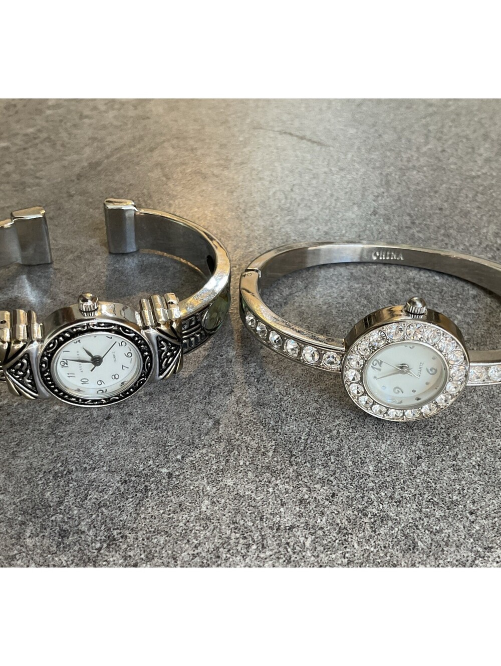 Beautiful Pair Of Vintage Womens Bracelet Watches Attention Both Run Great A17